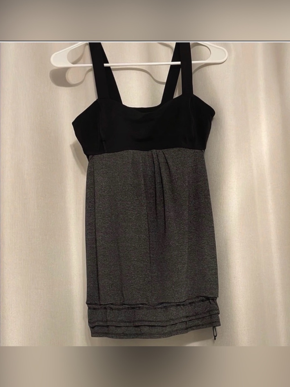 Lululemon Black and Charcoal Sleeveless Empire-Waist Tank Top Size 8